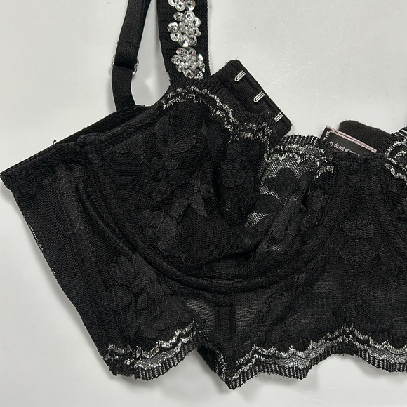 Victoria’s Secret Lace Embellished Lace sequin Bra size 32 B - Picture 4 of 14